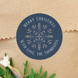 Navy Blue Merry Christmas Snowflake Custom Ronde Sticker<br><div class="desc">Laat uw cadeaus schitteren met dit kerstcadeau label label in een marineblauw vakantiethema, met een zilveren sneeuwvlok voor een feestelijke touch. Deze minimalistische stickers zijn ontworpen met een eenvoudig, elegant en klassiek winterdesign en geven uw cadeaus een verfijnde look. De cirkeltekst stijl en stijlvolle Xmas esthetische creëer een tijdloze charme,...</div>