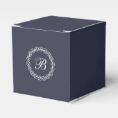 Navy Blue met White Laurel Wreate met Monogram Bedankdoosjes (Voorkant Zijde)