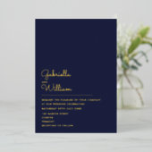 Navy Blue Minimalist Chic Script Weddenschap Gold Folie Uitnodiging (Staand Voorkant)