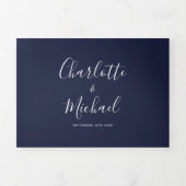 Navy Blue Modern Elegant Script Monogram Weddensch Drieluik Uitnodiging (Cover)