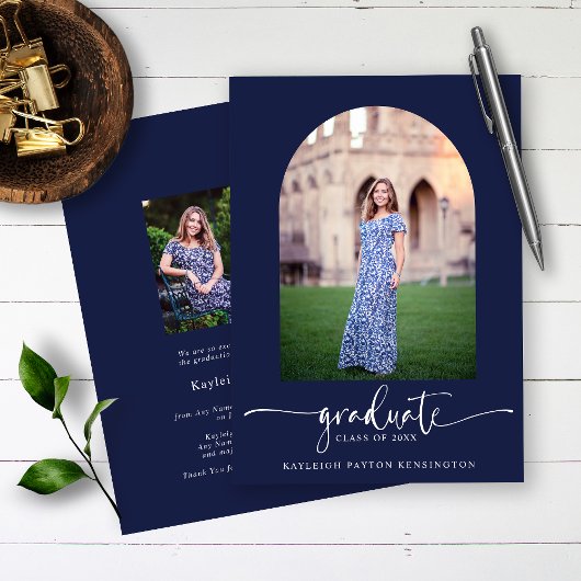 Navy Blue Modern Script Afstuderen Arch Foto Aankondiging