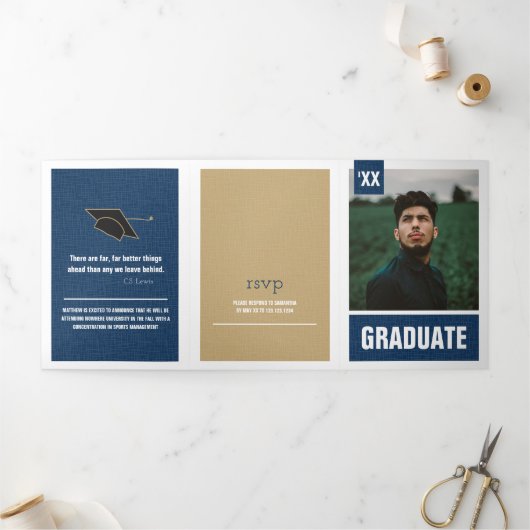 Navy Blue Modern Textured Photo Afstuderen Drieluik Uitnodiging (Buitenkant)