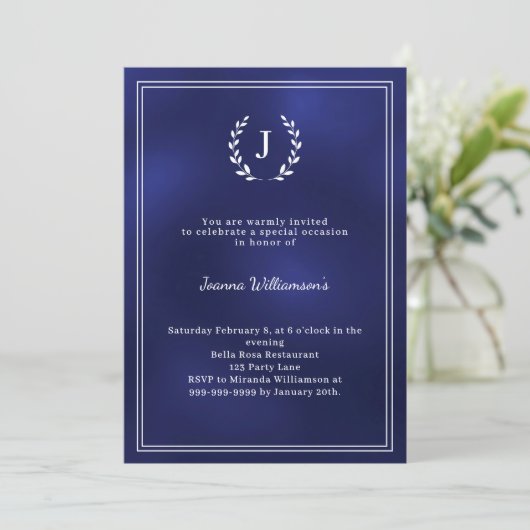 Navy blue monogram wreath milestone age-neutral kaart (Staand voorkant)