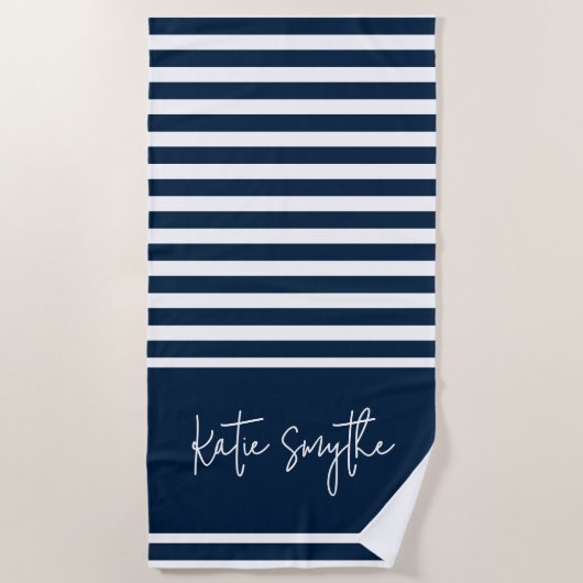 Navy Blue Nautical Stripes Script Naam Strandlaken (Voorkant)