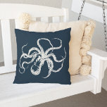 Navy Blue  Octopus Buitenkussen<br><div class="desc">Voeg een  nautische stijl toe aan uw patio-,  boot- of poolgebied met onze buitenste kussens in rijk blauw van de marine,  met een gebroken witte  geëtste illustratie van de octopus.</div>