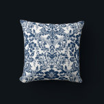 Navy Blue Ornamental Floral Damask Pattern Kussen<br><div class="desc">Voeg deze elegante en klassieke kussen toe aan uw ruimte. Hij heeft een blauw sierblokvochtigheidspatroon. Deze blauwe damespatroonkussen zijn perfect voor je slaapkamers of woonkamers. Andere kleuren zijn beschikbaar.</div>