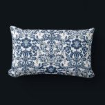 Navy Blue Ornamental Floral Damask Pattern Kussen<br><div class="desc">Voeg deze elegante en klassieke kussen toe aan uw ruimte. Hij heeft een blauw sierblokvochtigheidspatroon. Deze blauwe damespatroonkussen zijn perfect voor je slaapkamers of woonkamers. Andere kleuren zijn beschikbaar.</div>