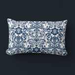 Navy Blue Ornamental Floral Damask Pattern Kussen<br><div class="desc">Voeg deze elegante en klassieke kussen toe aan uw ruimte. Hij heeft een blauw sierblokvochtigheidspatroon. Deze blauwe damespatroonkussen zijn perfect voor je slaapkamers of woonkamers. Andere kleuren zijn beschikbaar.</div>