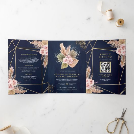 Navy Blue Pampas Dusty Roses QR Code Weddenschap Drieluik Uitnodiging (Binnen)