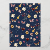 Navy Blue Pastel Wildflower Modern Boho Wedding Folie Uitnodiging (Achterkant)
