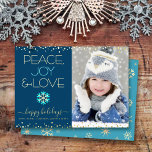 Navy Blue Peace Joy Love Foto Sneeuwvlok Echt Goud Folie Feestdagenkaart<br><div class="desc">"Vrede, vreugde en liefde." Een leuke, speelse, echte gouden folie en turquoise blauwe sneeuwvlokillustratie, echte gouden folie confetti stippen, echte gouden folie en turquoise moderne typografie op een blauw marineklein, samen met de aangepaste foto van uw keuze, helpen u in het vakantieseizoen te werken. Een willekeurig faux gouden folie sneeuwvlokpatroon...</div>