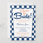 Navy Blue Peach Retro 50s Bridal Shower Invitation Kaart<br><div class="desc">Een schattige uitnodiging voor de douche van de marine en de witte retro diner brudal met een gecontroleerd blauw en witte achtergrond voor "Shower the Bride".</div>