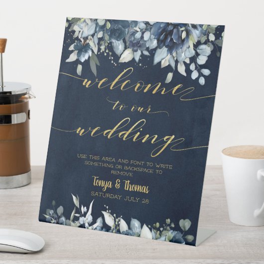 Navy Blue Peonies Gold Calligraphy Welcome Weddens Reclamebord Met Voetstuk (Insitu)