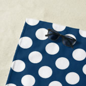 Navy Blue Polka Dots, Polka Dot Pattern, Stippen Strandlaken (In situ)