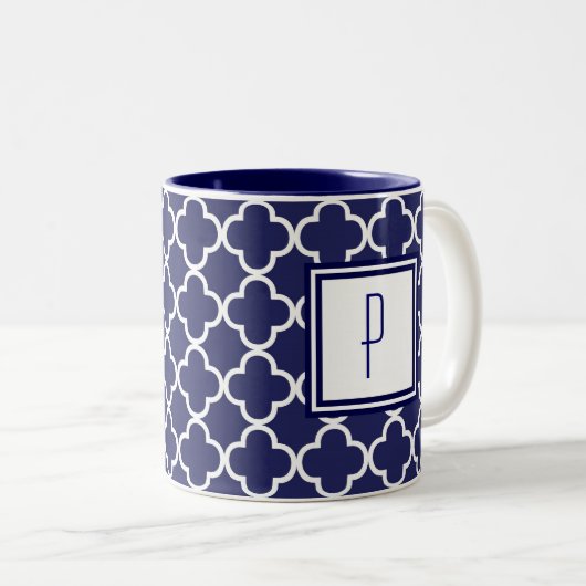 Navy Blue Quatrefoil Monogram Mok (Voorkant rechts)