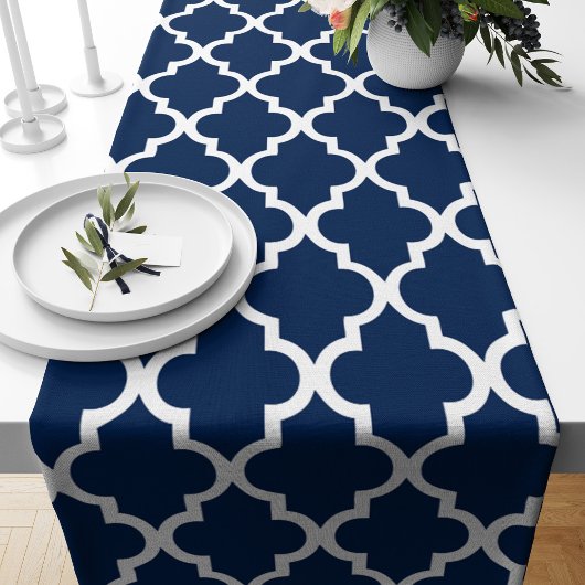 Navy Blue Quatrefoil Tegels Patroon Korte Tafelloper