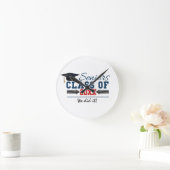 Navy Blue Red Typography Afstuderen Clock Ronde Klok (Huis)