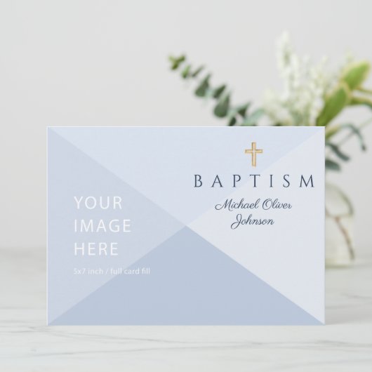 Navy Blue Religious Cross Boy Baptism Custom Afbee Kaart (Staand voorkant)