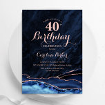 Navy Blue Roos Gold Agaat 40e Verjaardag Kaart<br><div class="desc">Marineblauw en roos gouden agaat 40e verjaardagsfeestuitnodiging. Elegant modern ontwerp met een koningsblauwe waterverf agaat marmeren geode achtergrond,  faux glitter roos goud en typografie script lettertype. Trendy uitnodigingskaart perfect voor een stijlvol vrouwenfeest. Gedrukte Zazzle-uitnodigingen of direct download digitale afdrukbare sjabloon.</div>