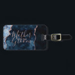 Navy Blue & Roos Gold Agaat Moeder van de bruidego Bagagelabel<br><div class="desc">Navy Blue & Roos Gold Foil Waterverf Marble Agaat verguld Geode Design,  met moderne en script lettertypen. Trendy en chique bruiloft moeder van de bruidegom bagagelabel! ~ Controleer mijn winkel om de volledige bruidssuite voor dit ontwerp te zien!</div>