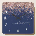 Navy Blue Roos Gold Blush Pink Glitter Monogram Vierkante Klok<br><div class="desc">Roos Gold - Blush roze en Navy Blue Sparkle Glitter Script Monogram Name Clock. Dit maakt de perfecte liefhebbende 16 verjaardag,  bruiloft,  vrijgezellenfeest,  verjaardagsdag,  baby shower of vrijgezellenfeest voor iemand die van luxe glam en stijl houdt.</div>