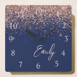 Navy Blue Roos Gold Blush Pink Glitter Monogram Vierkante Klok<br><div class="desc">Navy Blue en Roos Gold - Blush Pink Glitter Script Monogram Name Clock. Dit maakt de perfecte liefhebbende 16 verjaardag,  bruiloft,  vrijgezellenfeest,  verjaardagsdag,  baby shower of vrijgezellenfeest voor iemand die van luxe glam en stijl houdt.</div>