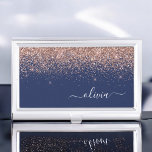 Navy Blue Roos Gold Blush Pink Glitter Monogram Visitekaarthouder<br><div class="desc">Navy Blue en Roos Gold - Blush Pink Glitter Script Monogram Name Business Card Holder. Dit maakt de perfecte liefhebbende 16 verjaardag,  bruiloft,  vrijgezellenfeest,  verjaardagsdag,  baby shower of vrijgezellenfeest voor iemand die van luxe glam en stijl houdt.</div>