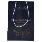 Navy Blue & Roos Gold Chic Gefeliciteerd Bruiloft Medium Cadeauzakje (Achterkant)