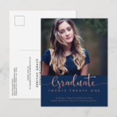 Navy Blue Roos Gold Foil Afstuderen Script Foto Aankondigingskaart (Voorkant / Achterkant)