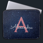 Navy Blue & Roos Gold Glitter en Sparkle Monogram Laptop Sleeve<br><div class="desc">Navy Blue en Roos Gold Faux Glitter en Sparkle Elegant Monogram Hoesje. Dit hoesje kan worden aangepast om uw initiaal en voornaam met een middernacht blauwe hemel in de nacht te omvatten.</div>