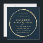 Navy Blue Rustic Gold Circle Wedding Square Kaart<br><div class="desc">Deze trouwplein-uitnodiging bevat een faux gouden cirkelvormig lijst met een elegante ampersand en eenvoudige kalligrafie met een blauw marineklein.</div>