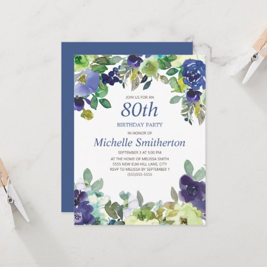 Navy Blue Sage Green Floral 80th Birthday Party Kaart (Voorkant / Achterkant in situ)