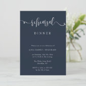 Navy Blue Script Rehearsal Dinner Invitation Kaart (Staand voorkant)