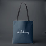 Navy Blue Script | Stijlvol Monogram Modern Tote Bag<br><div class="desc">Een eenvoudig, stijlvol, op maat gemaakt monogram-ontwerp in een casual handgeschreven zwart-wit en opvallend monochroom marineblauw. Het monogram kan gemakkelijk worden gepersonaliseerd om een ontwerp zo uniek te maken als u bent! Het perfecte trendy cadeau of accessoire voor elke gelegenheid.</div>