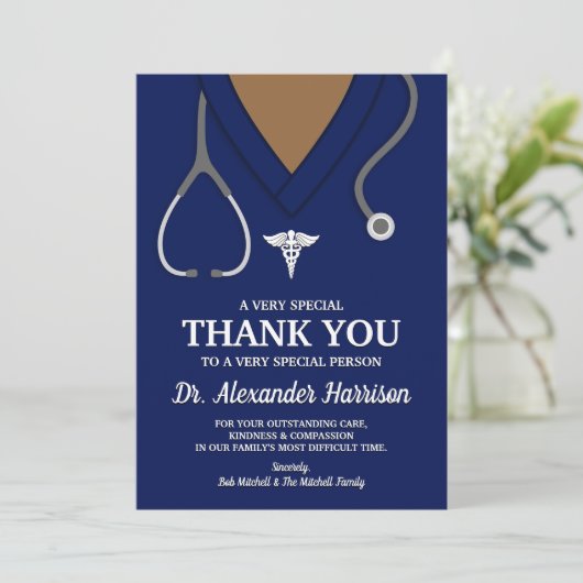 Navy Blue Scrubs Medical Professional Dank u Bedankkaart (Staand voorkant)