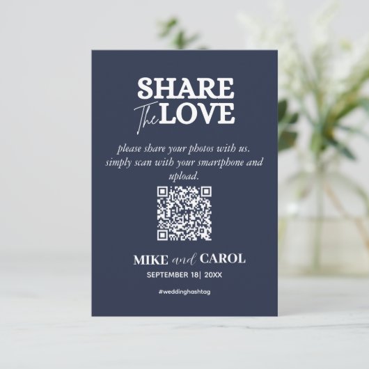 Navy Blue Share The Love Photo Qr Code Weddenschap Informatiekaartje (Staand voorkant)