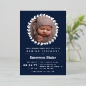 Navy Blue Silver Wreath Baby Photo Naming Ceremony Folie Uitnodiging (Staand Voorkant)