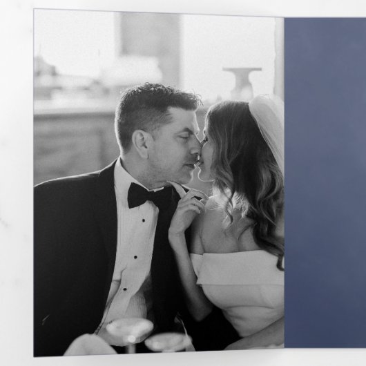 Navy Blue Smoke Alles in een QR bruiloft uitnodigi Drieluik Programma (Binnenzijde eerst)