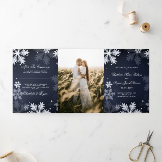 Navy Blue Snowflake Winter Wedding Drieluik Programma (Buitenkant)