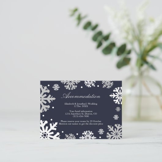 Navy Blue Snowflakes Winter Wedding Accommodatie Informatiekaartje (Staand voorkant)