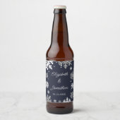 Navy Blue Snowflakes Winter Wedding Bier Etiket (Voorkant)
