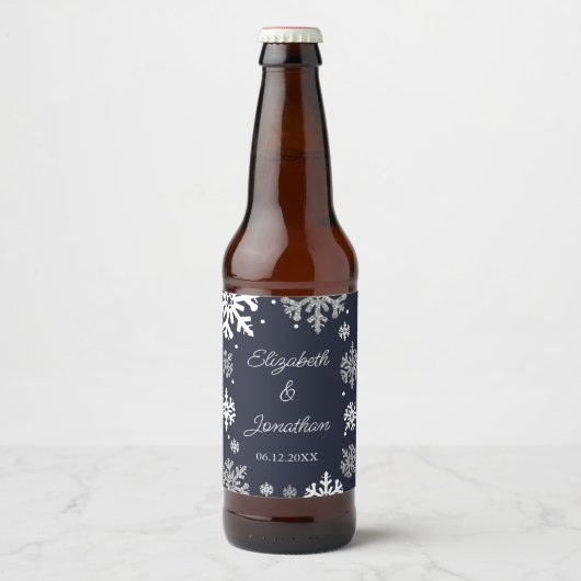 Navy Blue Snowflakes Winter Wedding Bier Etiket (Voorkant)