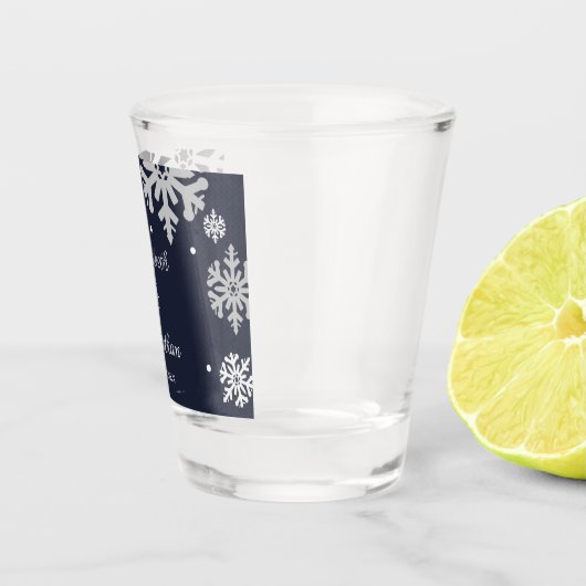 Navy Blue Snowflakes Winter Wedding Shot Glas (Rechts)