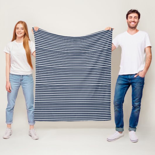 Navy Blue Streep Strandhuis Fleece Deken (In situ)