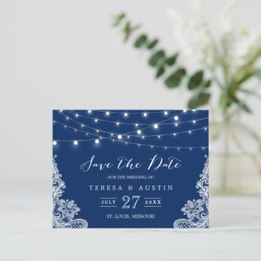 Navy Blue String Lights Elegant Lace Save the Date Aankondigingskaart (Staand voorkant)