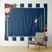 Navy Blue Stripes Burgundy Floral Wedding Backdrop Wandkleed (In Situ (horizontaal))
