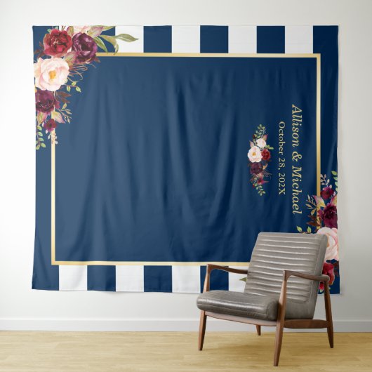 Navy Blue Stripes Burgundy Floral Wedding Backdrop Wandkleed (In Situ (horizontaal))