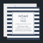 Navy Blue Stripes Kids Birthday Party Invitation Kaart<br><div class="desc">Moderne en nautische verjaardagsfeestuitnodiging voor kinderen met marjoor en witte strepen. Deze eenvoudige en klassieke uitnodiging voor verjaardagsfeestjes is perfect voor elk verjaardagsthema. Andere kleuren zijn beschikbaar.</div>