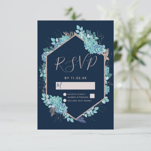 Navy Blue Succulenten & Roos Gold Wedding RSVP Kaartje (Staand voorkant)