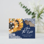 Navy Blue Sunflower Wedding Save the Date Briefkaa Aankondigingskaart (Staand voorkant)